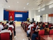 Khám chữa bệnh, phát thuốc tình nguyện và tặng quà cho 100 đối tượng khó khăn, gia đình chính sách